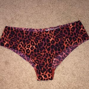 NWOT PINK leopard seamless underwear
